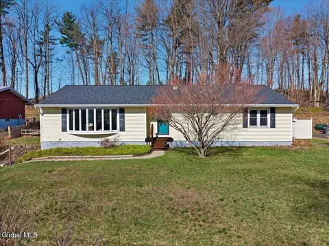16 Denison Rd, Niskayuna, NY 12309