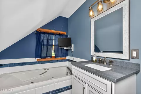 Bath - 531 Delaware Ave, Delmar, NY 12054 photo 5 of 6