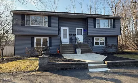 10 Marlyn Dr, Latham, NY 12110