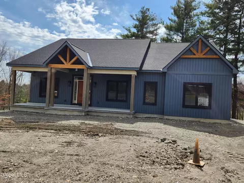 26 Knowlson Dr #33, Averill Park, NY 12018
