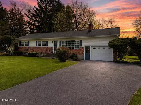17 Plaid Pl, Clifton Park, NY 12065
