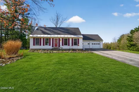 198 2nd Dyke Rd, Averill Park, NY 12018