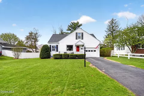 32 Puritan Dr, Rotterdam, NY 12306