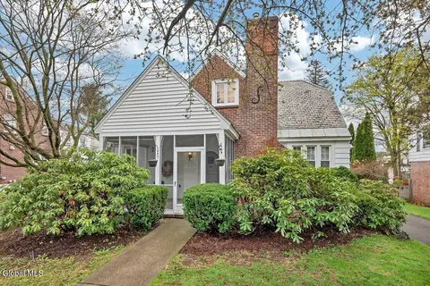 7 Tudor Rd, Albany, NY 12203