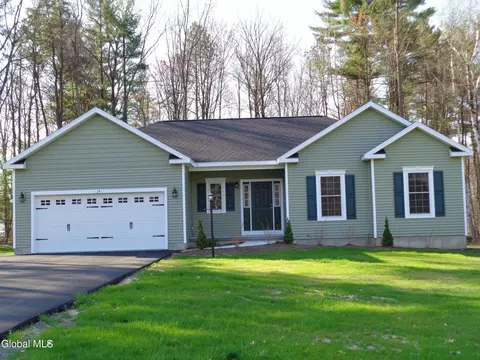 9 Karl Farm Rd, Averill Park, NY 12018