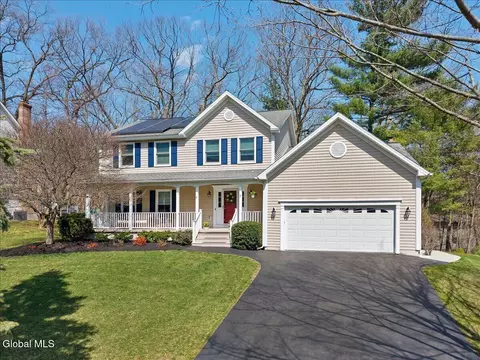 12 Deer Run Holw, Halfmoon, NY 12065