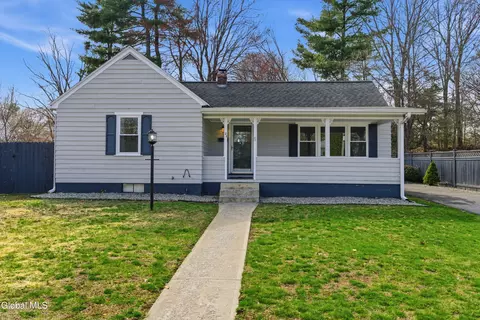 23 Thomas St, Queensbury, NY 12804