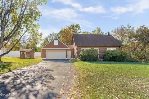 113 Diane Ln, Troy, NY 12182