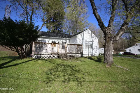 1 Western Ave, Feura Bush, NY 12067