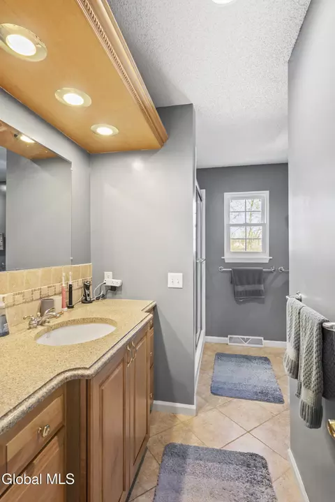 Bath - 41 Covington Ave, Schenectady, NY 12304 photo 1 of 3