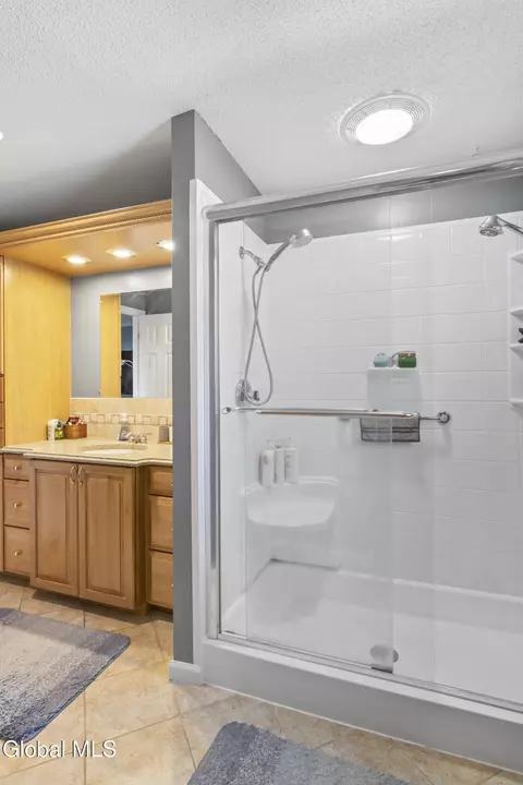 Bath - 41 Covington Ave, Schenectady, NY 12304 photo 2 of 3