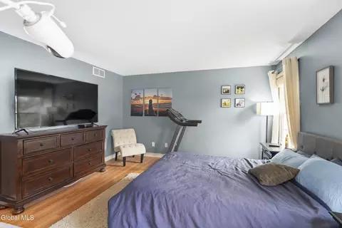 Bedroom - 41 Covington Ave, Schenectady, NY 12304 photo 3 of 4