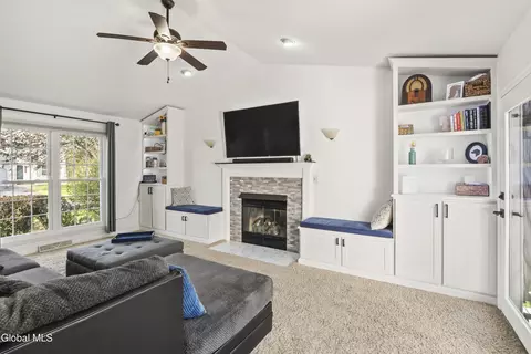 Living - 41 Covington Ave, Schenectady, NY 12304 photo 2 of 3