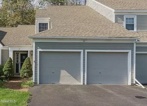 41 Ridgefield Dr, Voorheesville, NY 12186