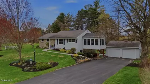 43 Meadowview Dr, Queensbury, NY 12804