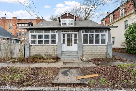 14 103rd St, Troy, NY 12180