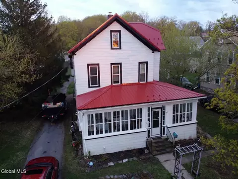 41 Barclay St, Canajoharie, NY 13317