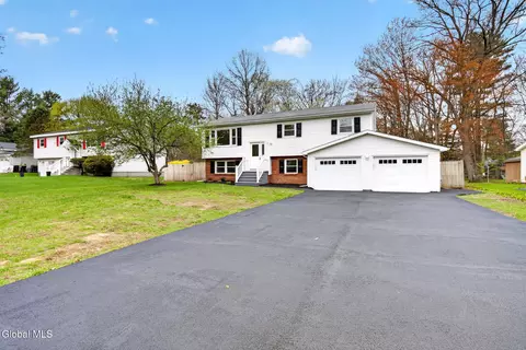 5 Greenridge Dr, Clifton Park, NY 12065