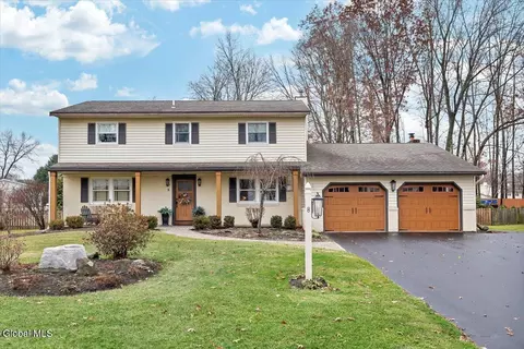 8 Inverness Ln, Clifton Park, NY 12065