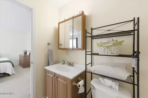Bath - 14 Stratton Pl, Delmar, NY 12054 photo 2 of 4