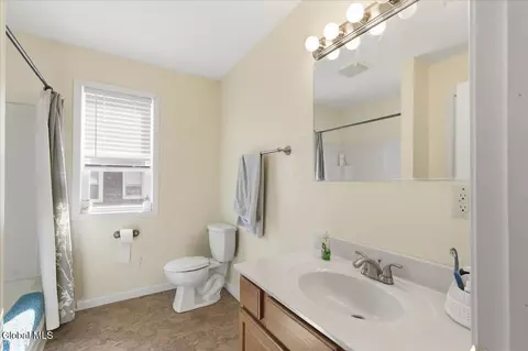 Bath - 14 Stratton Pl, Delmar, NY 12054 photo 3 of 4
