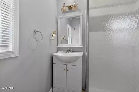Bath - 1110 Waverly Pl, Schenectady, NY 12308 photo 1 of 3