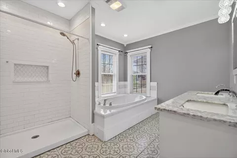 Bath - 1110 Waverly Pl, Schenectady, NY 12308 photo 2 of 3