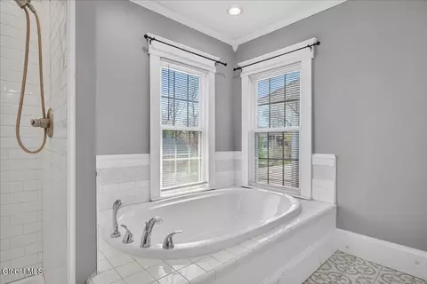 Bath - 1110 Waverly Pl, Schenectady, NY 12308 photo 3 of 3