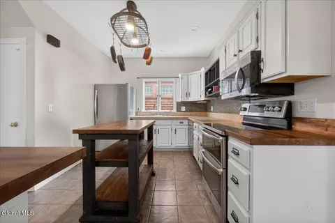 Kitchen - 1110 Waverly Pl, Schenectady, NY 12308 photo 1 of 3
