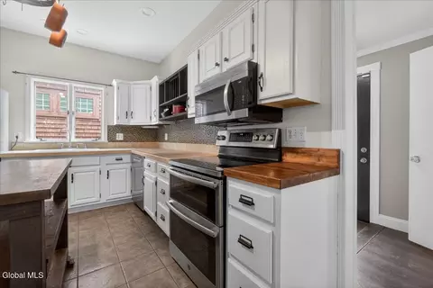 Kitchen - 1110 Waverly Pl, Schenectady, NY 12308 photo 2 of 3