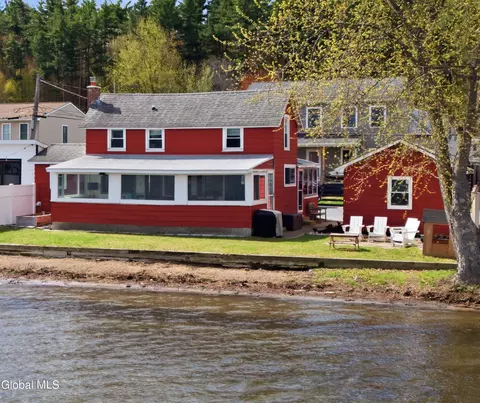 18 Shore Ave, Saratoga Springs, NY 12866