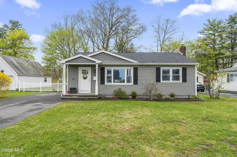 61 Woodlawn Dr, Ravena, NY 12143