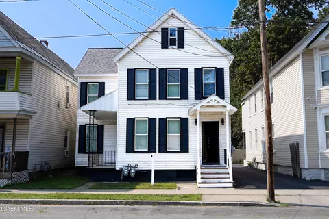 21 Grove Pl, Schenectady, NY 12307