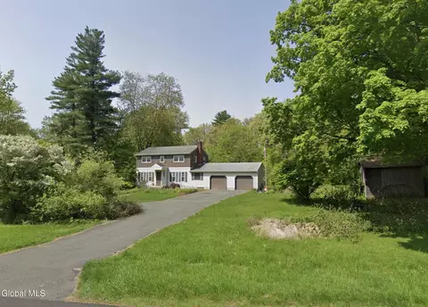 34 Werner Rd, Halfmoon, NY 12065