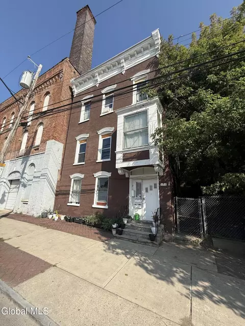 486 4th St, Troy, NY 12180