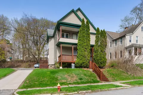 8 Mccleary Ave, Amsterdam, NY 12010