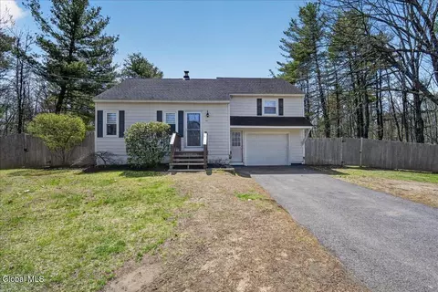 715 Church Rd, Glenville, NY 12302