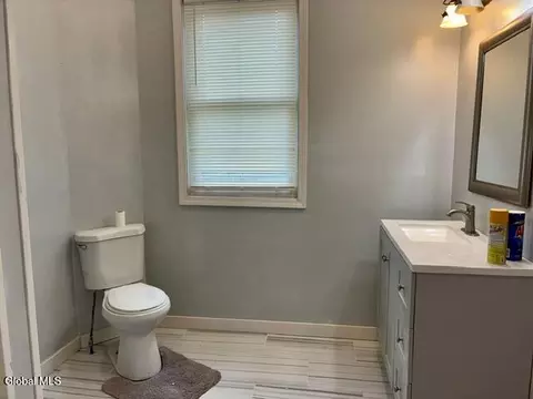 Bath - 802 5th Ave, Troy, NY 12182 photo 2 of 4