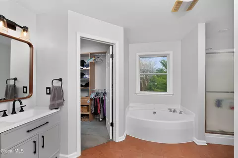 Bath - 58 Egmont Ct, Delmar, NY 12054 photo 3 of 4