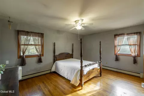 Bedroom - 6 St Thomas Ln, Schenectady, NY 12304 photo 3 of 6
