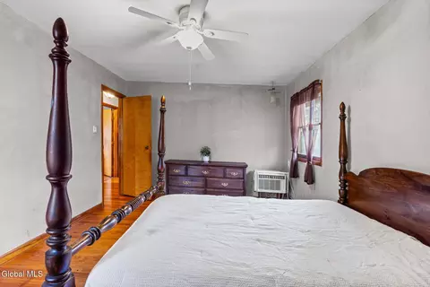 Bedroom - 6 St Thomas Ln, Schenectady, NY 12304 photo 2 of 6