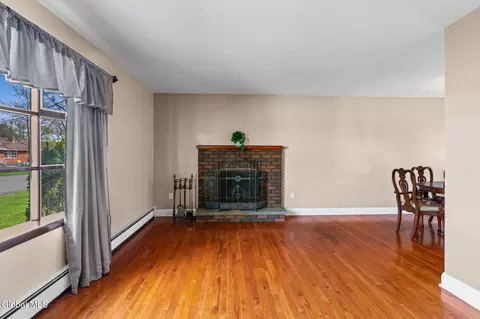 Living - 6 St Thomas Ln, Schenectady, NY 12304 photo 2 of 3