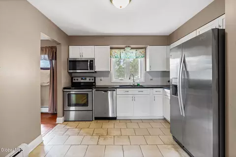 Kitchen - 6 St Thomas Ln, Schenectady, NY 12304 photo 1 of 1