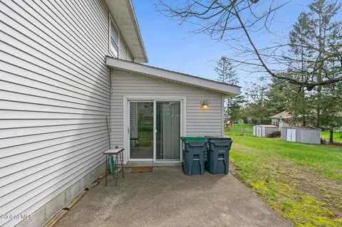 Exterior - 6 St Thomas Ln, Schenectady, NY 12304 photo 2 of 5