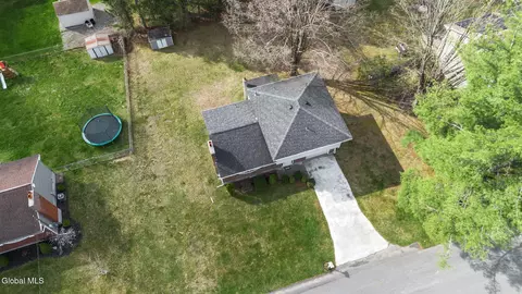 View/Area - 6 St Thomas Ln, Schenectady, NY 12304 photo 1 of 4
