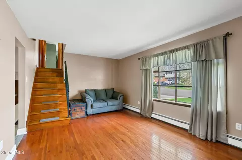 Living - 6 St Thomas Ln, Schenectady, NY 12304 photo 1 of 3