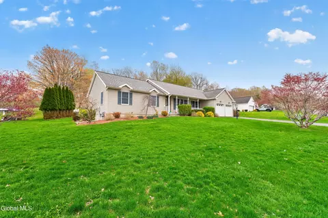 3 Rosemary Dr, Troy, NY 12180