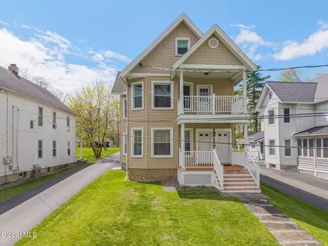 28 Pleasant St, Voorheesville, NY 12186