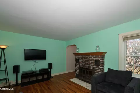 Living - 2814 Halsey Dr, Schenectady, NY 12304 photo 1 of 3