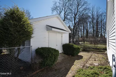 Exterior - 2814 Halsey Dr, Schenectady, NY 12304 photo 2 of 7